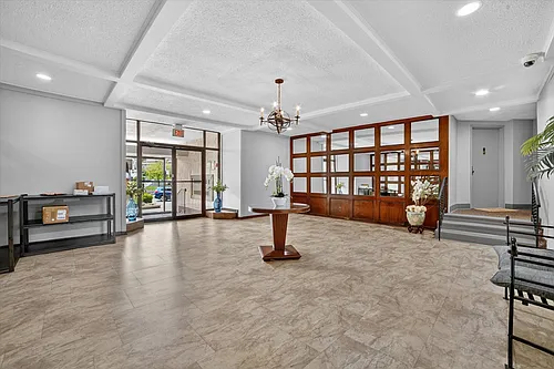 325 King St #4L Photo 1