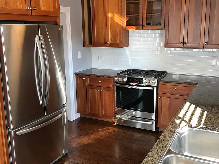 315 N School St — Photo 8