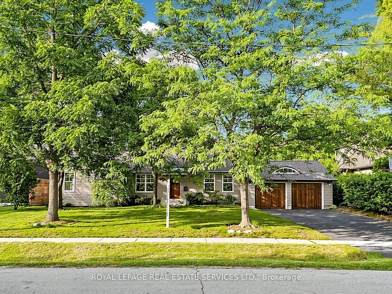 255 Oakwood Cres — Photo 3