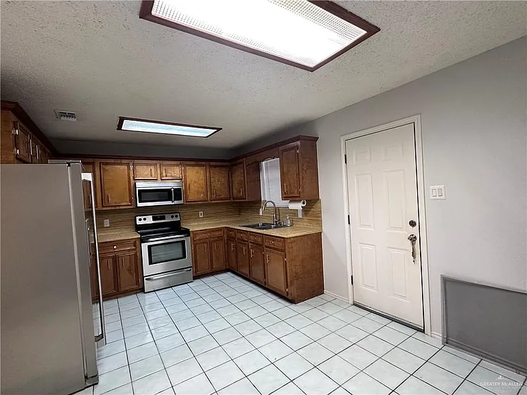 601 Kennedy Ave — Photo 6