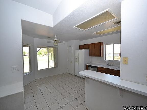 4th image of 2559 Country Club Dr