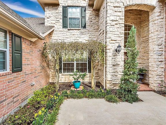 Wonderful front courtyard has an arbor. Note the magnificent stone!!