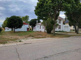 455 South St, Ridgeway, IA 52165