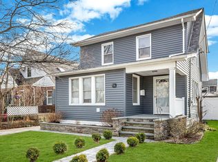 14 Merton Ave, Lynbrook, NY 11563
