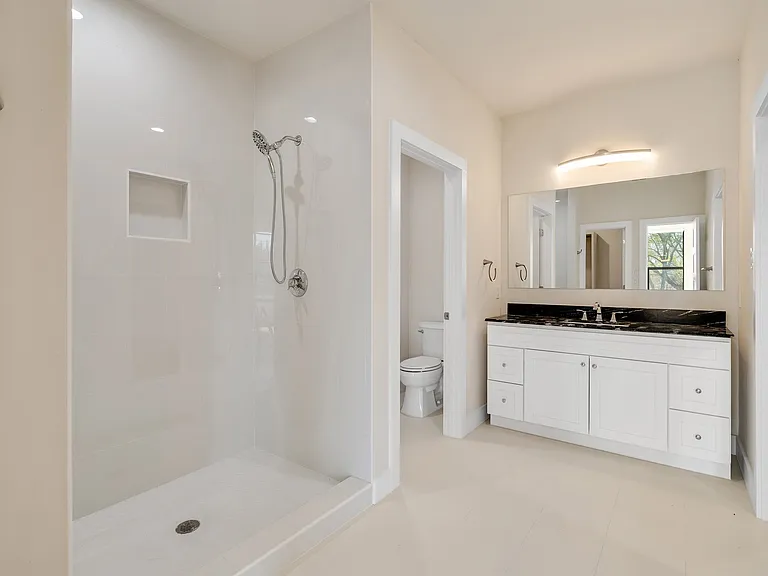 6449 Royalton Dr — Photo 31