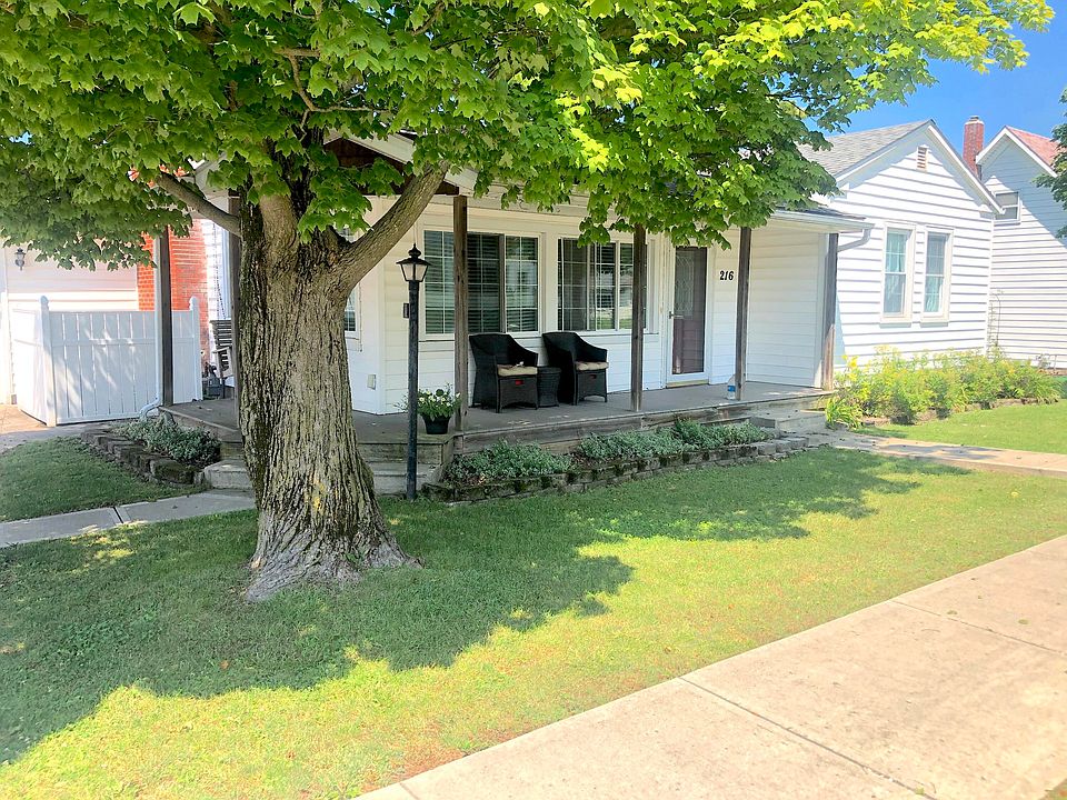 1st image of 216 E Walnut St