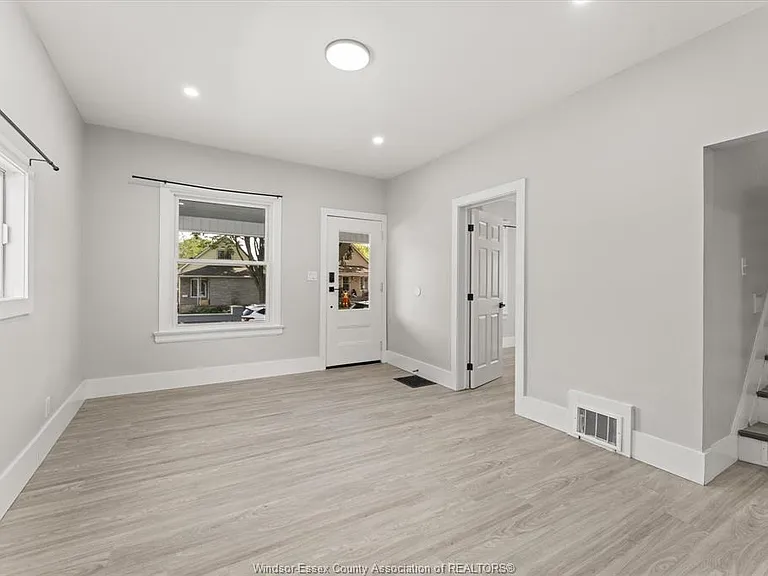 371 Curry Ave — Photo 11