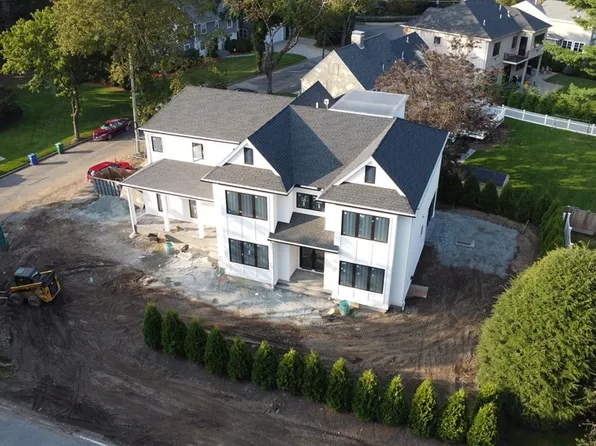 518 Quinobequin Rd, Newton, MA 02468