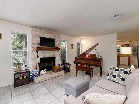 4th image of 8202 Mescalero Dr