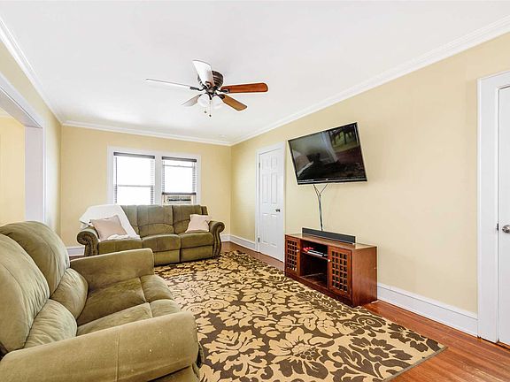 4th image of 2643 Willard Ave
