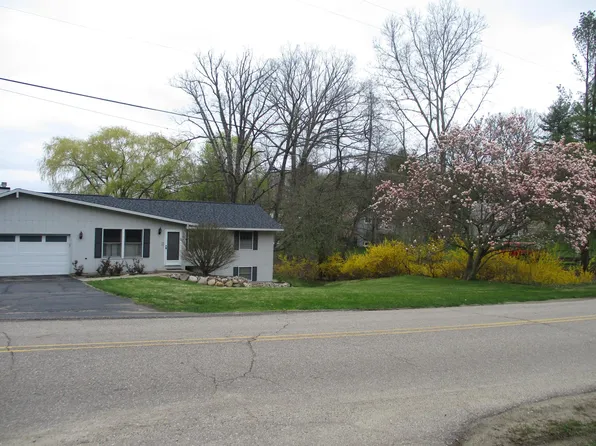 169 S Lake Doster Dr, Plainwell, MI 49080