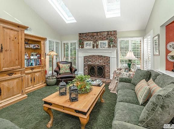 5th image of 9 White Pine Ln
