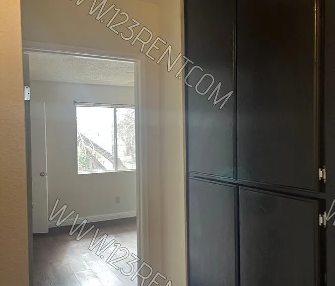411 W Avenue J #5 — Photo 20