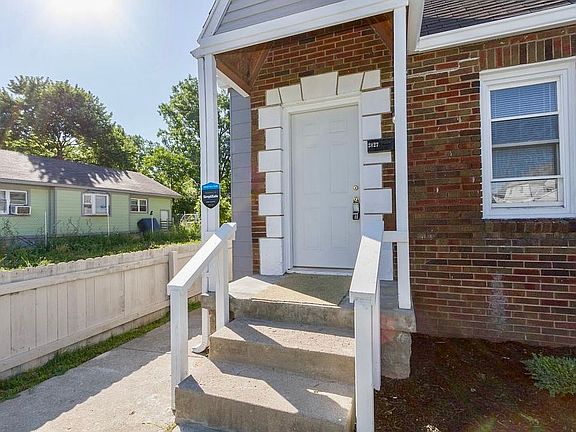 2nd image of 2827 E Brookside Ave