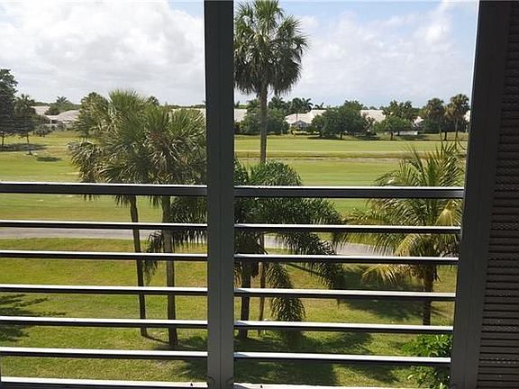 5th image of 3970 Oaks Clubhouse Dr APT 310