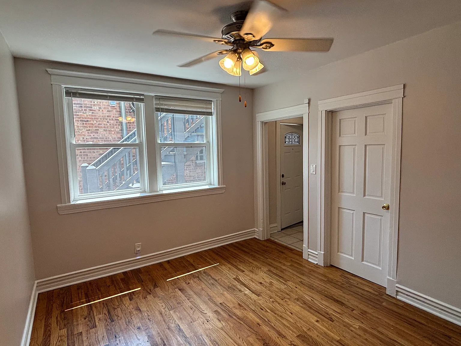 2 bed, 900 sqft, $2,200 — Photo 3
