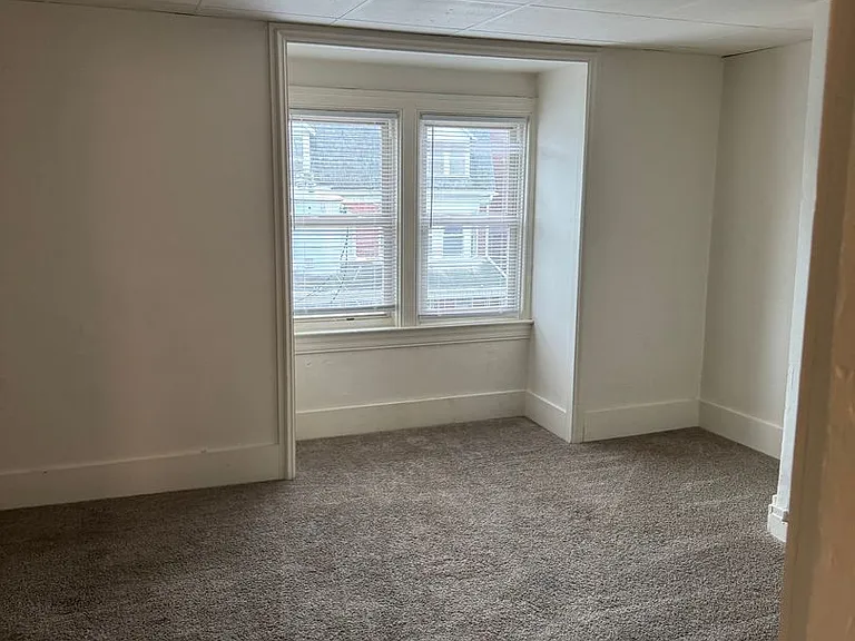 1559 W King St — Photo 10