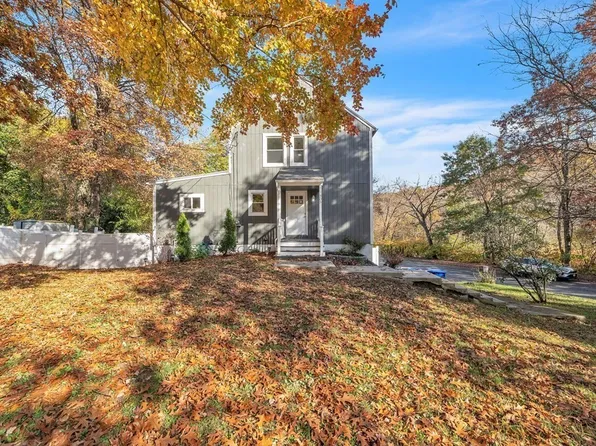 305 Denver St, Springfield, MA 01109