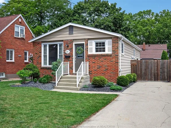 1084 Prado Pl, Windsor, ON N8S 2H7