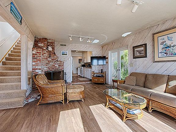 4th image of 375 Beach Dr