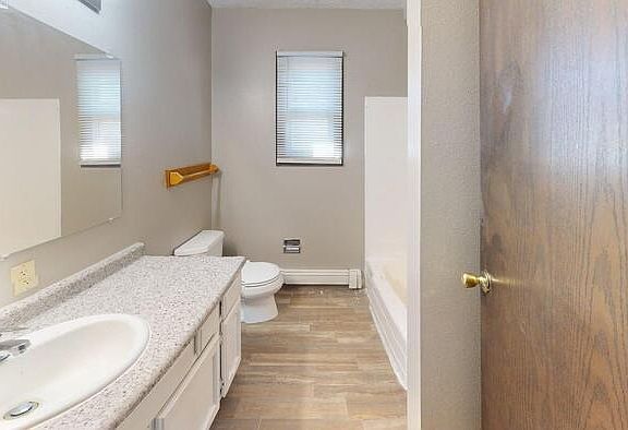 4th image of 1106 1st St NE APT 2