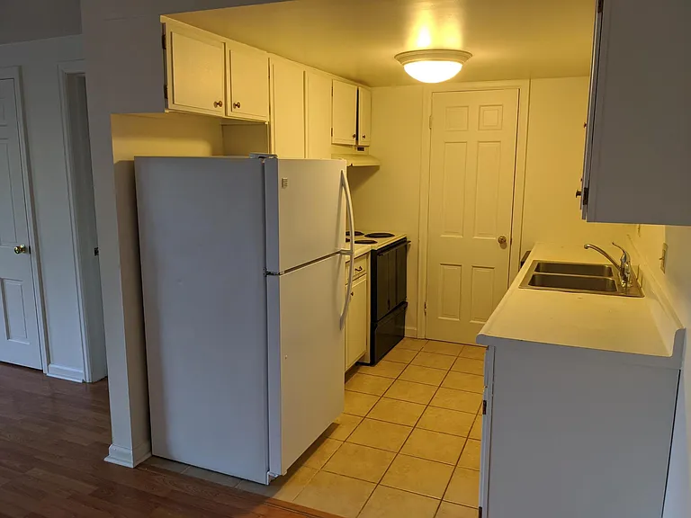 348 College St — Photo 33