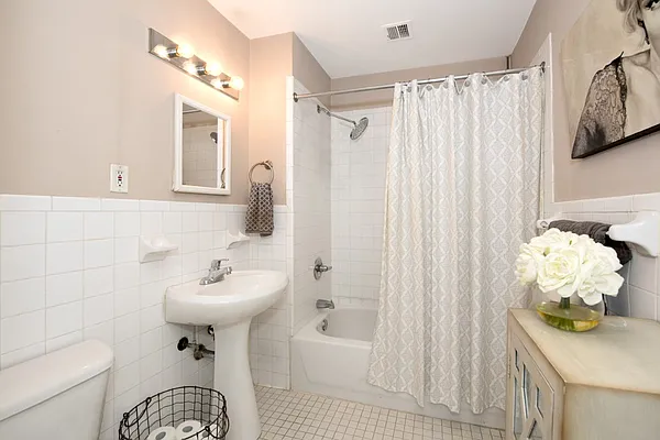 Rented by Douglas Elliman | media 5