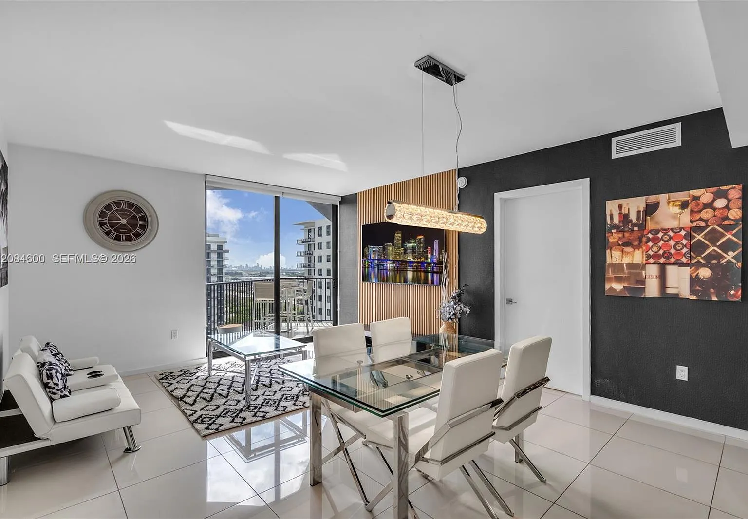 5252 Paseo Condo — Photo 1