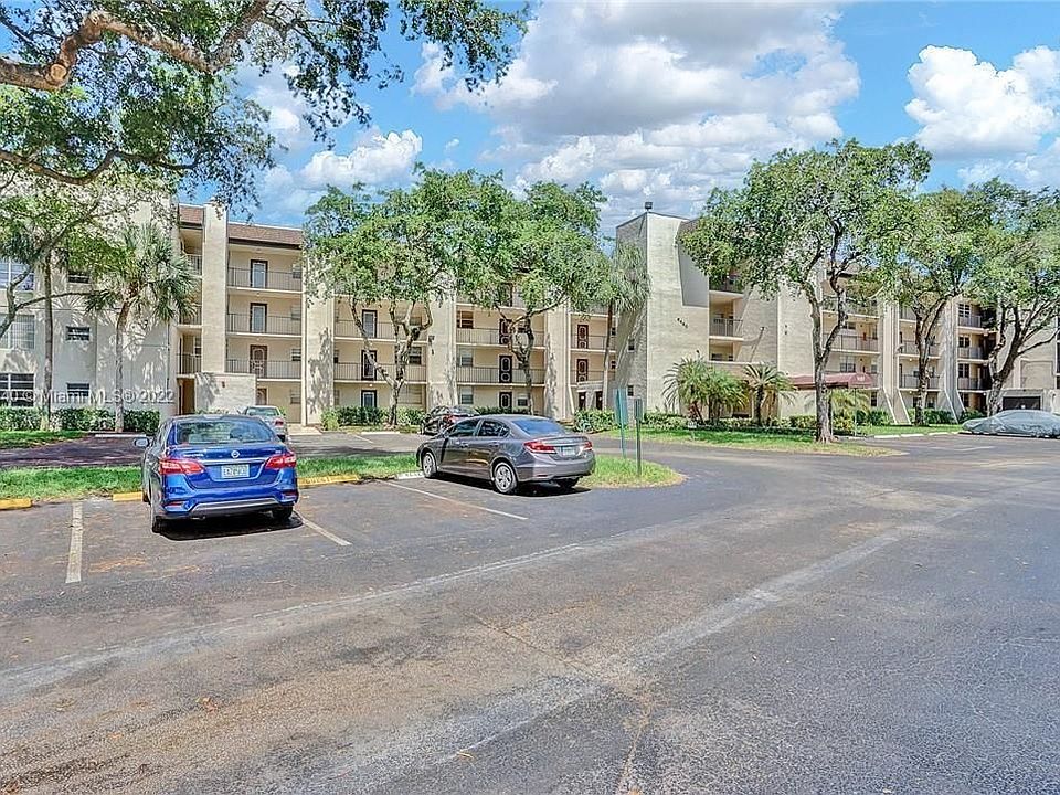 1st image of 9325 Lagoon Pl APT 308