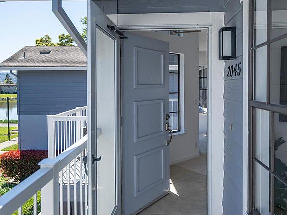 4th image of 2045 Vista Del Mar