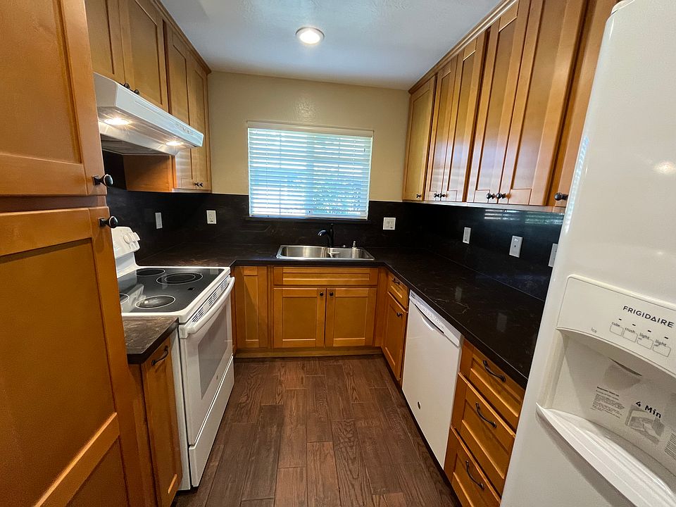 The efficient kitchen has with beautiful granite countertop, rich maple cabinets, porcelain floor tile, electric cooktop and oven, dishwasher and a French door refrigerator with icemaker.
