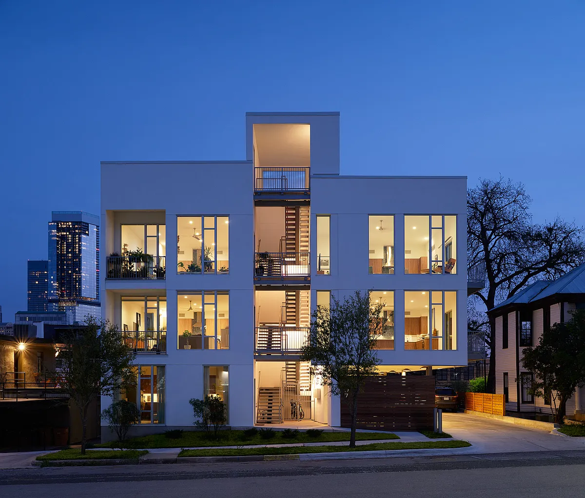 Building Photo - 707 W 14th St #E