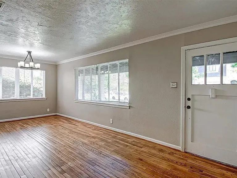 4409 Effie St — Photo 9