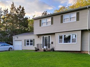 60 Drake Rd, Somerset, NJ 08873