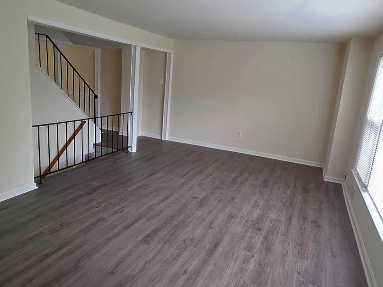 8106 Lakepark Dr — Photo 9