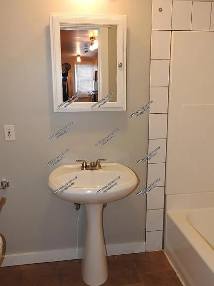 517 Holmes St — Photo 13