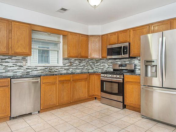 2nd image of 51 Saint Charles St Floor 3