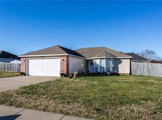 2404 Chanel St, Siloam Springs, AR 72761