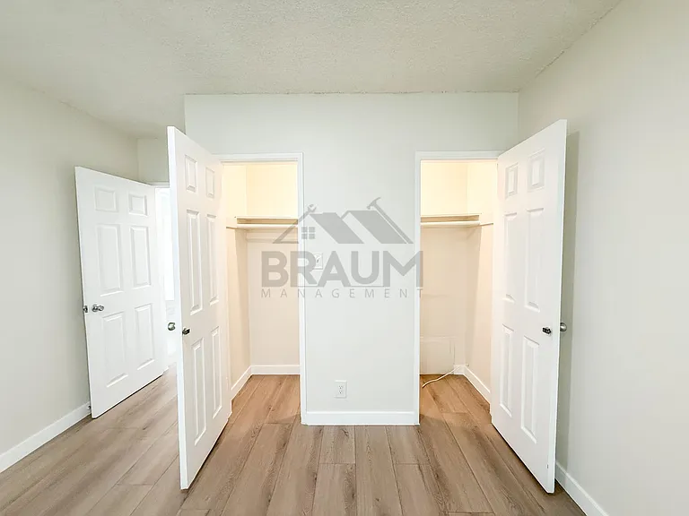 SEPULVEDA — Photo 18