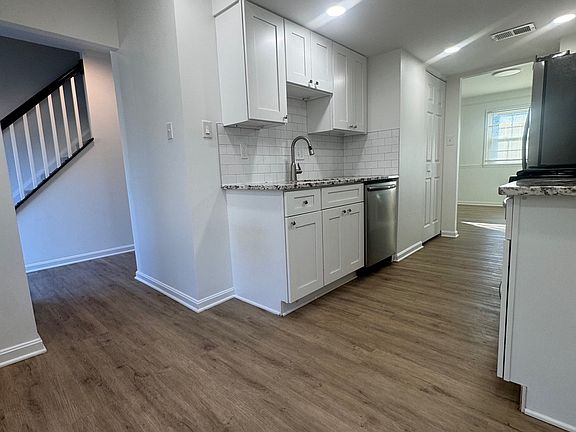 3rd image of 2070 Mayflower Dr