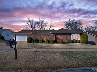 371 Greenmore Dr, Ballwin, MO 63011