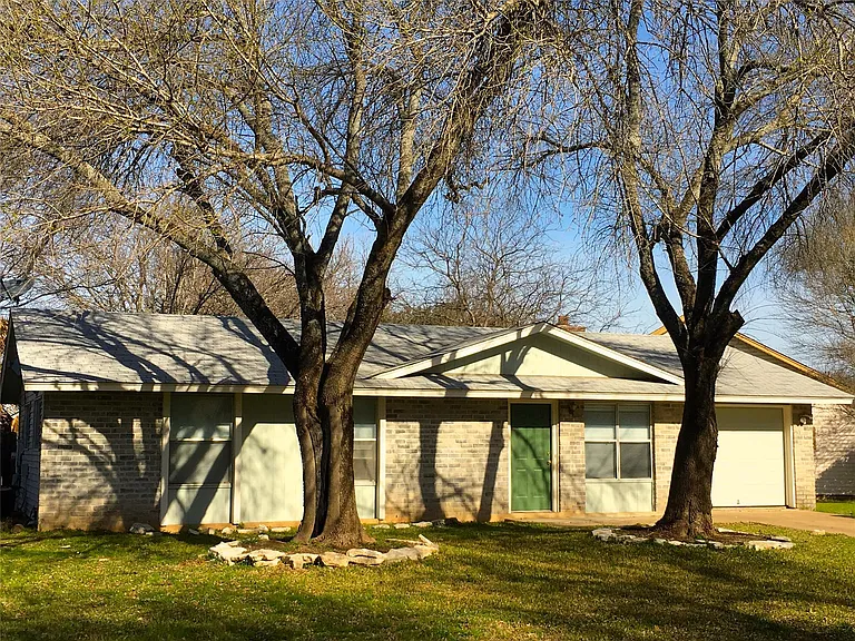 1602 Sagebrush Dr — Photo 1