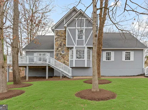 1811 Chantilly Ct, Lawrenceville, GA 30043