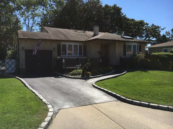 138 Conerty St, Brentwood, NY 11717