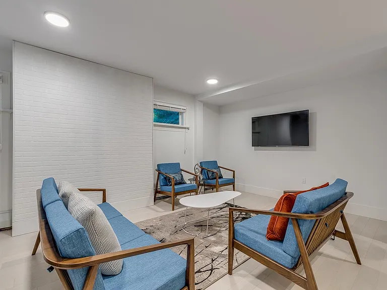 1425 Haro St #101 — Photo 6
