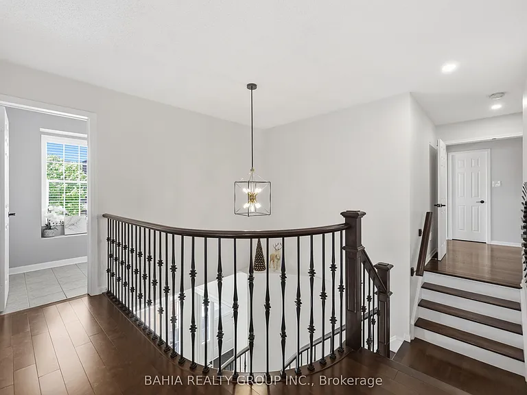 1412 Crozier Cres — Photo 14