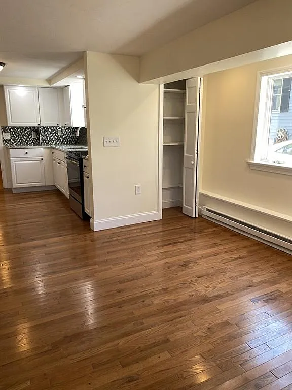 2 bed, 900 sqft, $2,400 — Photo 4