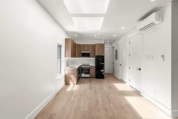 Living room, photo 1