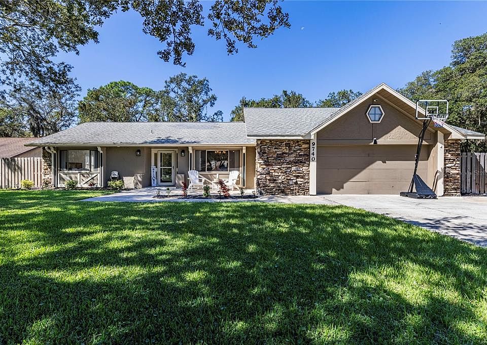 1st image of 9740 FAIRWAY CIRCLE