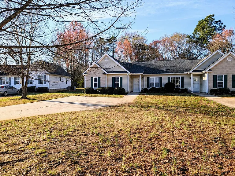 102 Cottage Ct — Photo 18